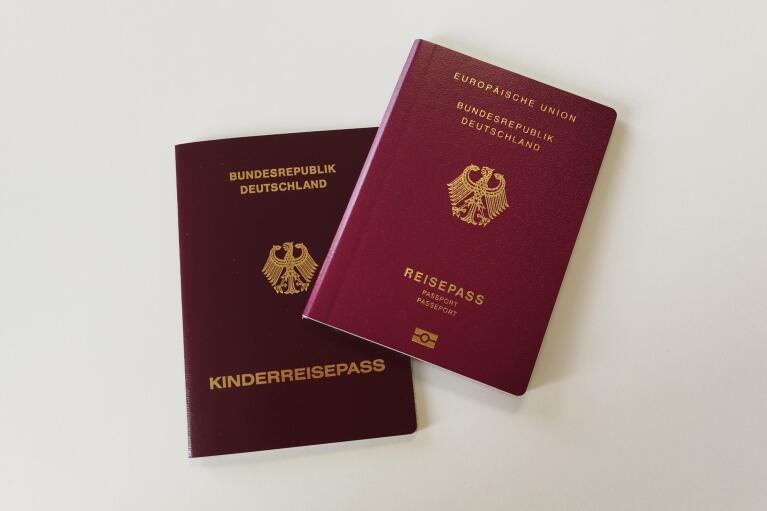 Reisepass Kinderreisepass Foto Doms Symbolfoto