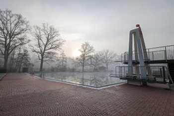 Freibad Sprungturm im Winter Foto Bazzanella