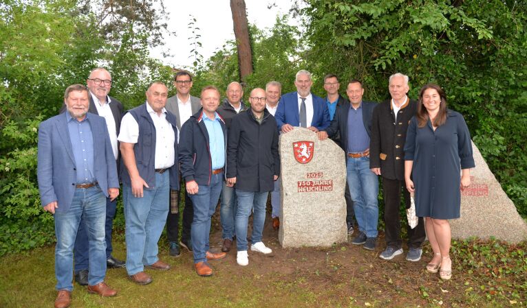750 Jahre Heuchling_Enthuellung Gedenkstein