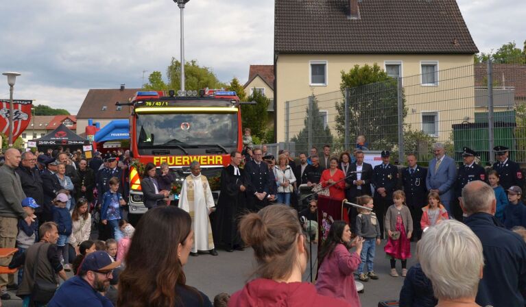 Fahrzeugübergabe Feuerwehr Neunhof