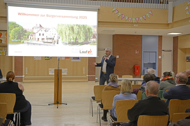 Bürgerversammlung Lauf links Foto Kirchmayer Bürgerversammlung Lauf links Foto Kirchmayer