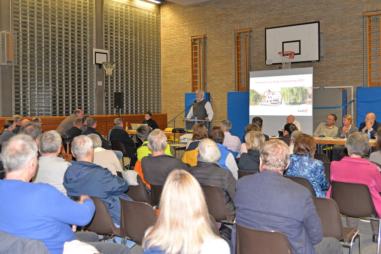 Buergerversammlung Lauf rechts