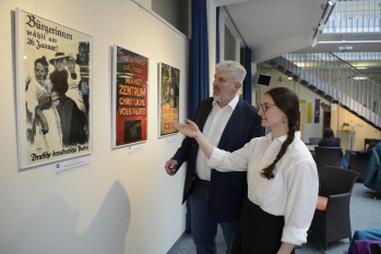 Frauen Plakatausstellung Bücherei Foto Kirchmayer