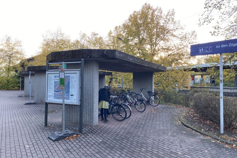 Fahrradabstellanlage S Bahn Lauf links Foto Kirchmayer