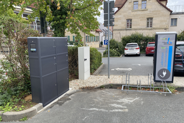 Ladeschrank Fahrradakkus Parkplatz Nürnberger Straße Foto Kirchmayer