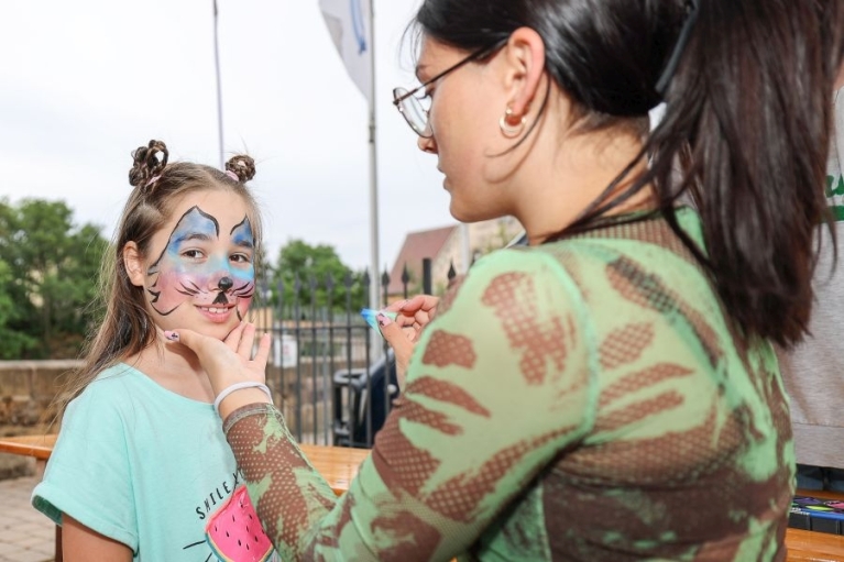 2023_LLaufer_Kulturnacht_Kulturamt Kinderschminkaktion__©Daniel Decombe_900x600_06
